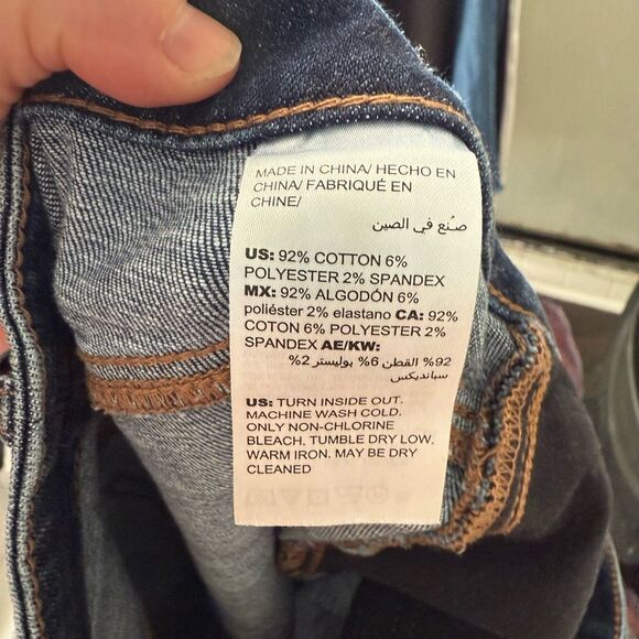 Chico’s Women’s 28 So Slimming Girlfriend Short Denim - Picture 5 of 6